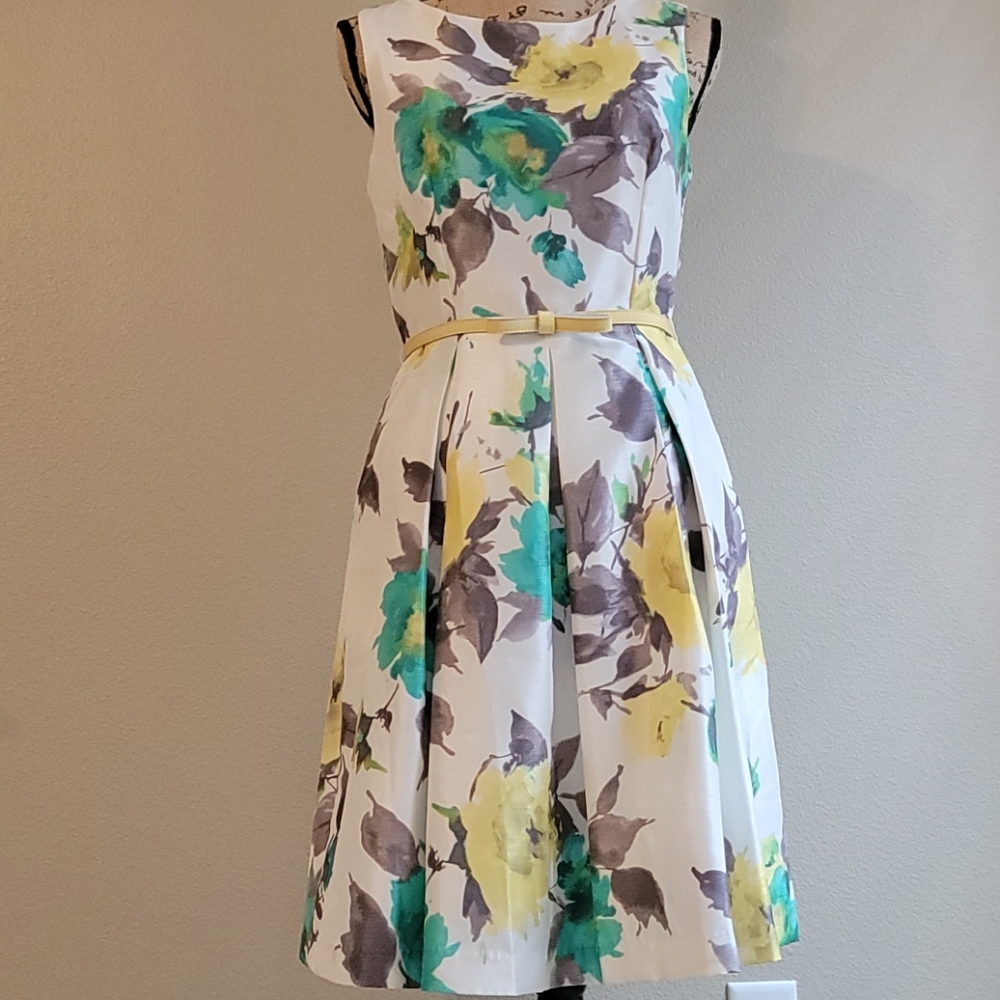 Spring dress - Picture 3 of 7